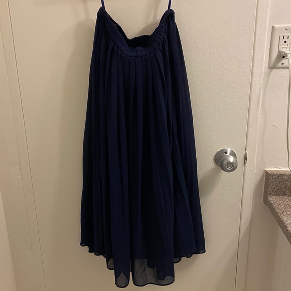 Uniqlo Pleated Skirt (navy blue) - Picture 5 of 5